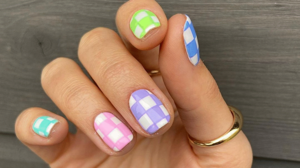 Simple nail art designs: ये सिंपल और यूनिक नेल आर्ट डिज़ाइन्स आपके हाथों को देंगे स्टाइलिश और सुंदर लुक 4 Simple nail art designs