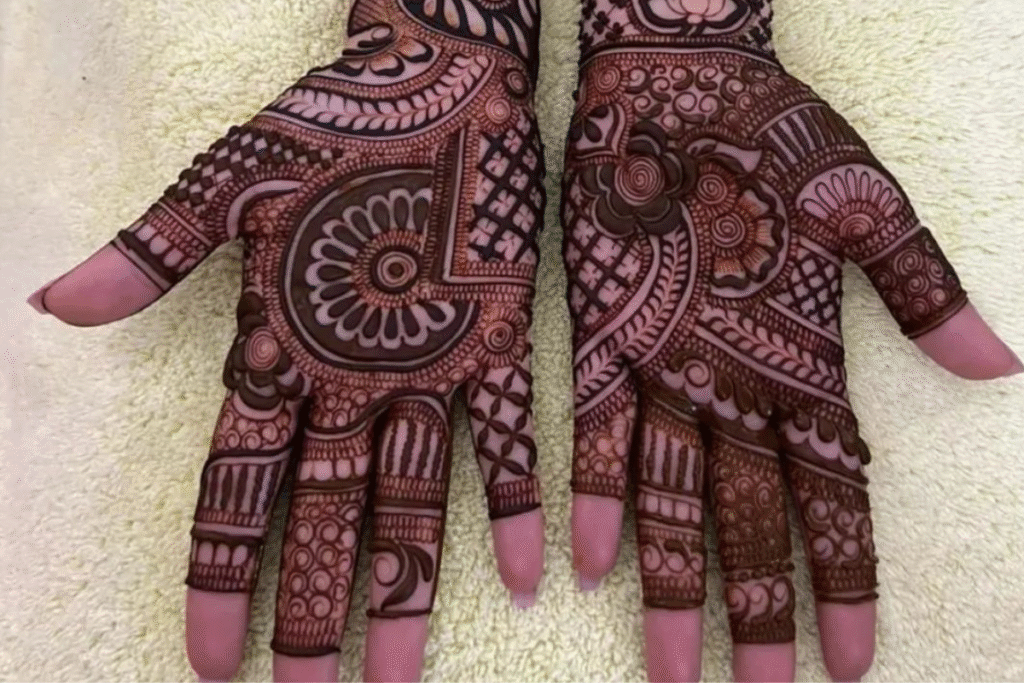 Latest Mehendi Designs for Brides 2025: सगाई हो या शादी–एक से बढ़कर एक मेहंदी डिज़ाइन 2 Latest Mehendi Designs for Brides 2025: