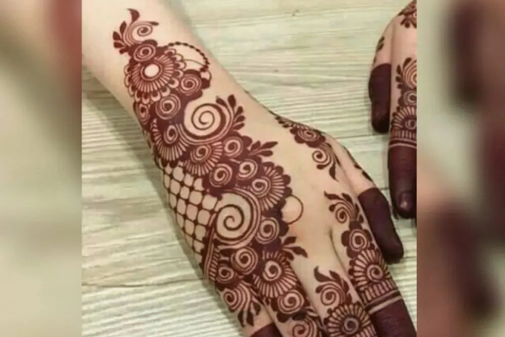 Latest Mehendi Designs for Brides 2025: सगाई हो या शादी–एक से बढ़कर एक मेहंदी डिज़ाइन 3 Latest Mehendi Designs for Brides 2025: