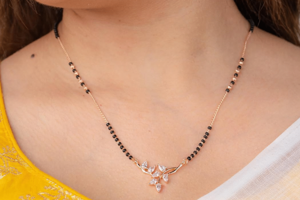 daily wear mangalsutra design: हर दिन खूबसूरत के साथ सिंपल, स्टाइलिश और हर दिन पहनने लायक 4 daily wear mangalsutra design: हर दिन खूबसूरत के साथ सिंपल, स्टाइलिश और हर दिन पहनने लायक