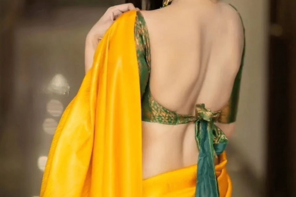 Trending backless blouse 2025: लड़कियों के लिए ट्रेंड में छाए बैकलेस ब्लाउज डिज़ाइन्स 3 Trending backless blouse 2025
