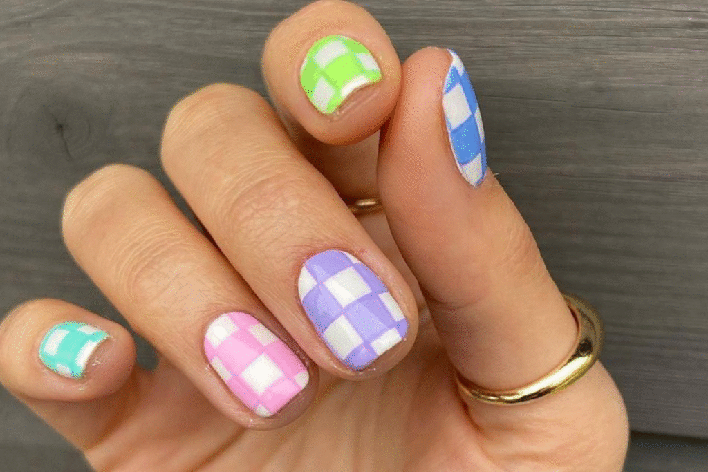 Nail Care Tips: इन टिप्स को अपनाकर आप भी अपने हाथों की खूबसूरती बढ़ा सकती हैं! 4 Nail Care Tips