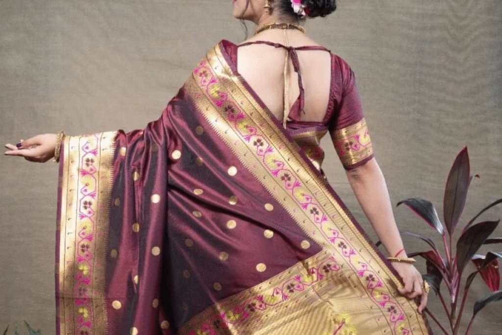 Beautiful Paithani Saree Blouse Designs: जब साड़ी हो पैठणी, तो ब्लाउज भी हो झकास 3 Beautiful Paithani Saree Blouse Designs