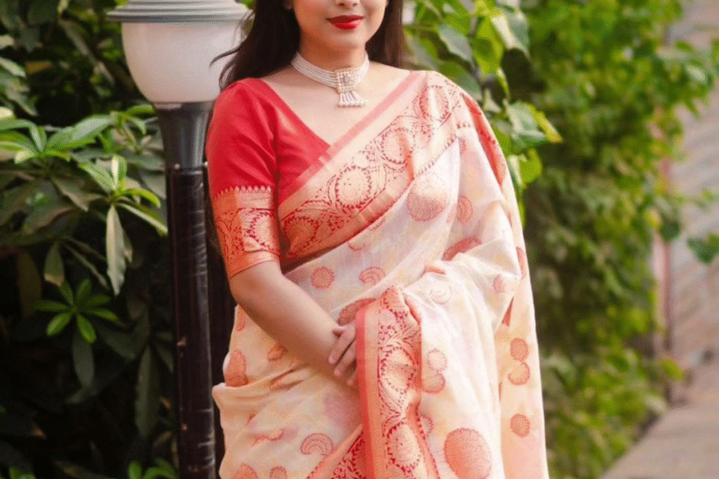 Beautiful Paithani Saree Blouse Designs: जब साड़ी हो पैठणी, तो ब्लाउज भी हो झकास 2 Beautiful Paithani Saree Blouse Designs