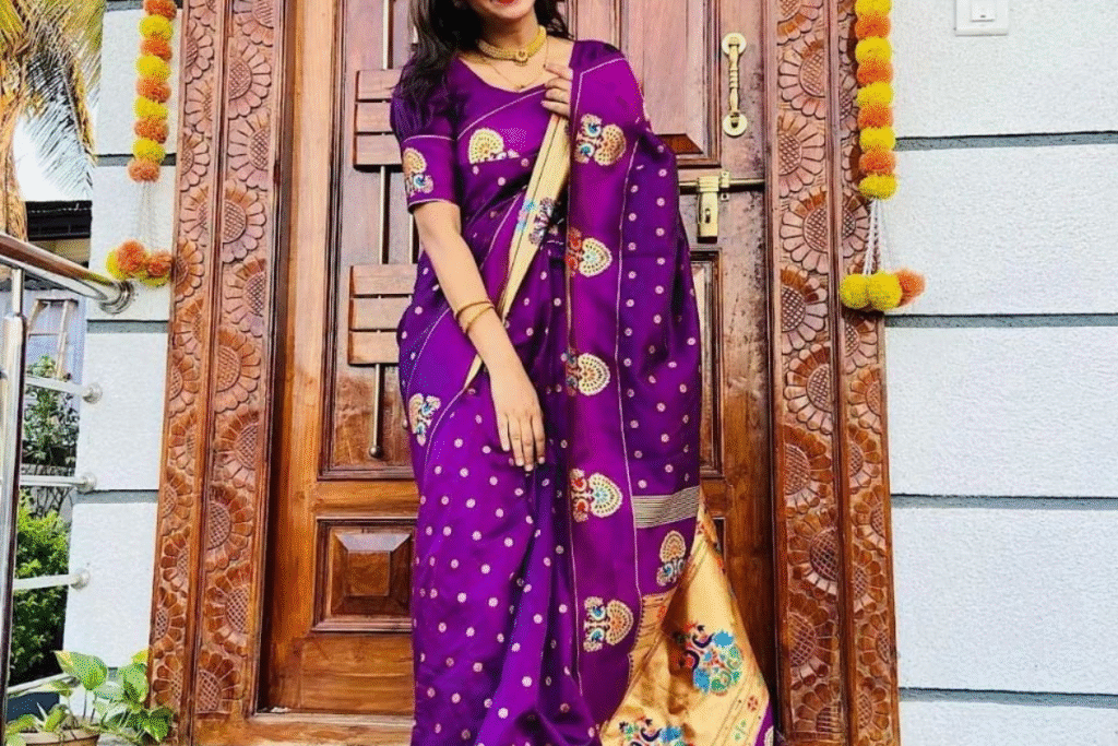 Beautiful Paithani Saree Blouse Designs: जब साड़ी हो पैठणी, तो ब्लाउज भी हो झकास 6 Beautiful Paithani Saree Blouse Designs
