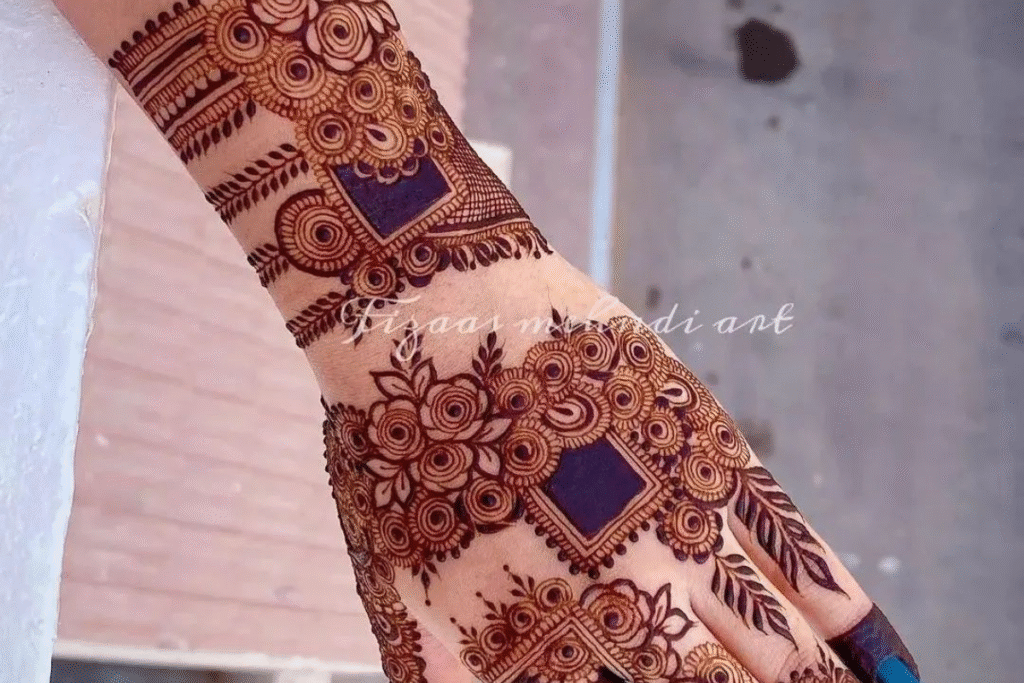 Best Mehndi Designs for Sawan: सावन में कौन-कौन सी मेहंदी डिज़ाइन सबसे ज़्यादा ट्रेंड में हैं? 3 Best Mehndi Designs for Sawan