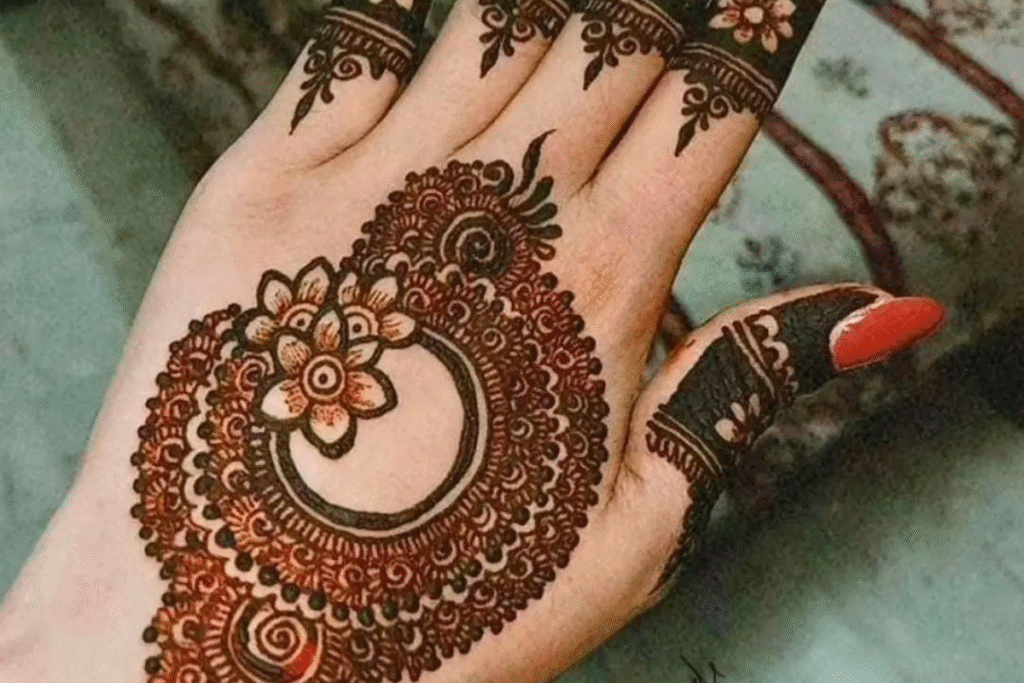 Best Mehndi Designs for Sawan: सावन में कौन-कौन सी मेहंदी डिज़ाइन सबसे ज़्यादा ट्रेंड में हैं? 8 Best Mehndi Designs for Sawan