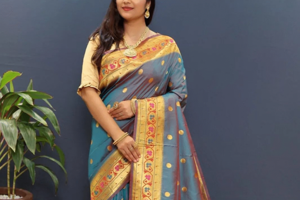 Marathi Paithani blouse design : फ्रंट हो या बैक – मराठी ब्लाउज डिज़ाइन में दिखाओ देसी स्वैग! 7 Marathi Paithani blouse design