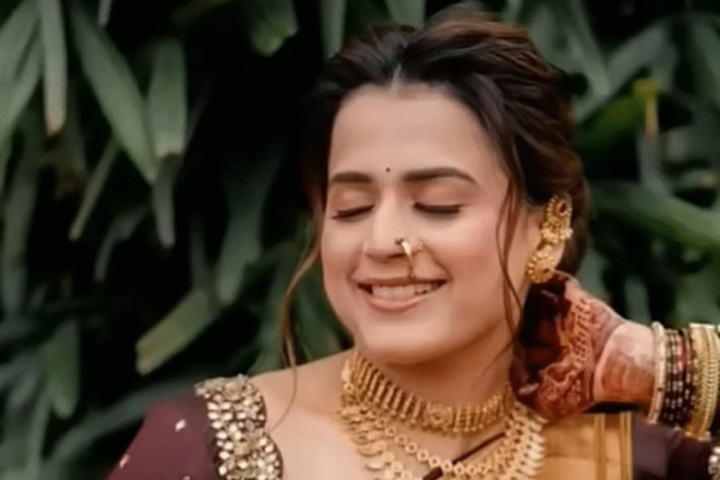 Prajakta Gaikwad engagement: ट्रक के एक्सीडेंट से शुरू हुआ प्यार! जानिए प्राजक्ता गायकवाड़ और शंभुराजे की फिल्मी लव स्टोरी 2 Prajakta Gaikwad engagement