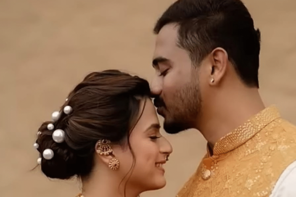 Prajakta Gaikwad engagement: ट्रक के एक्सीडेंट से शुरू हुआ प्यार! जानिए प्राजक्ता गायकवाड़ और शंभुराजे की फिल्मी लव स्टोरी 5 Prajakta Gaikwad engagement