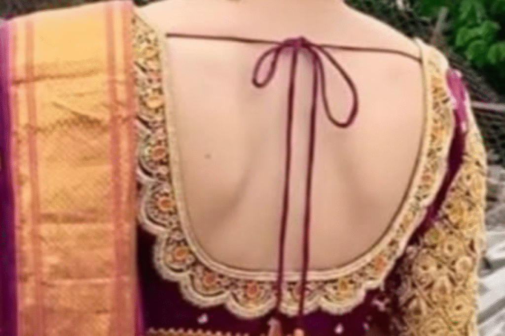 Ganpati Satyanarayan festival blouse designs: गणपति बप्पा की सत्यनारायण पूजा के लिए ब्लाउज डिज़ाइन – परंपरा और फैशन का संगम 2 Ganpati Satyanarayan festival blouse designs