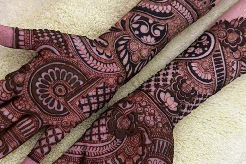 Mangala Gauri Mehndi Design: मंगला गौरी के लिए मेहंदी डिज़ाइन – हर फंक्शन परंपरा के साथ में लाए खास निखार 3 Mangala Gauri Mehndi Design