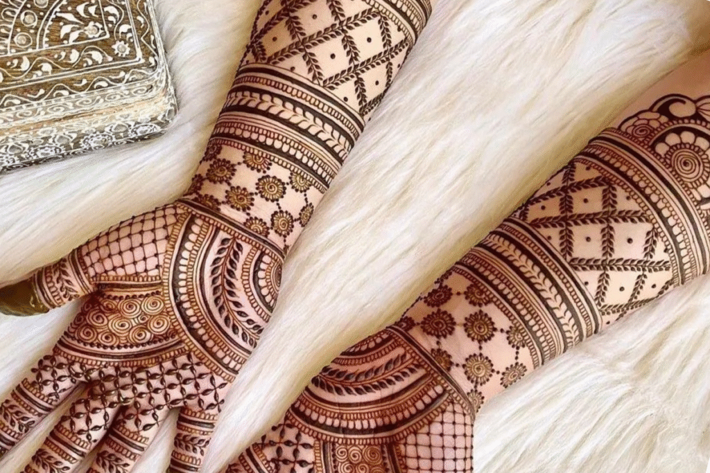 Mangala Gauri Mehndi Design: मंगला गौरी के लिए मेहंदी डिज़ाइन – हर फंक्शन परंपरा के साथ में लाए खास निखार 2 Mangala Gauri Mehndi Design: मंगला गौरी के लिए मेहंदी डिज़ाइन – हर फंक्शन परंपरा के साथ में लाए खास निखार