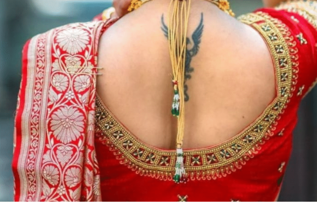 nauvari blouse design back side: बैक साइड नऊवारी ब्लाउज डिजाइन – परंपरा में छुपा फैशन का तड़का 2 nauvari blouse design back side