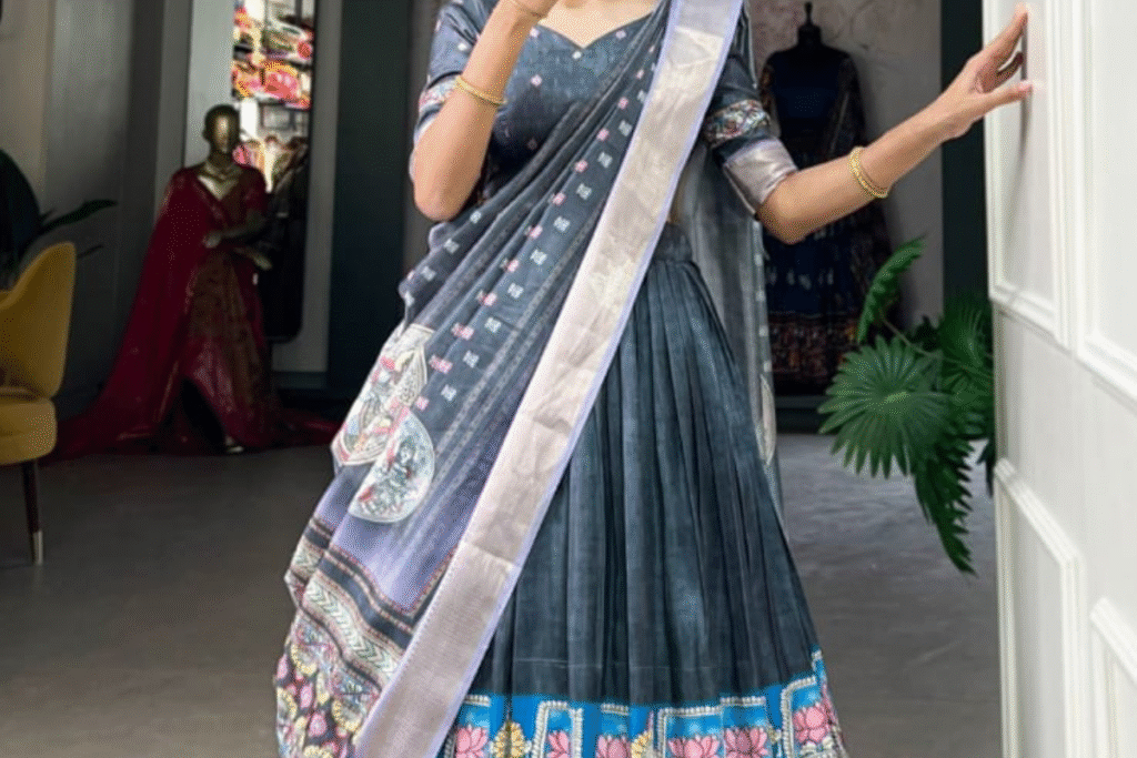 Best Navratri Ghaghra Choli designs 2025: घाघरा-चोली में दिखें स्टाइलिश – नवरात्रि के हर दिन के लिए खास लुक आप यह लुक जरूर ट्राई करो 5 Best Navratri Ghaghra Choli designs 2025
